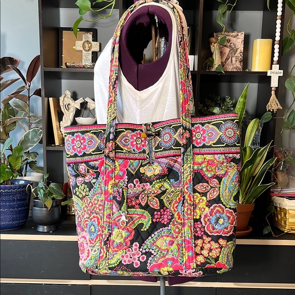 Vera Bradley Handbags - Vera Bradley Vibrant Floral Tote Bag